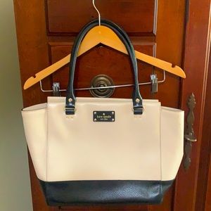Woman’s Kate spade purse